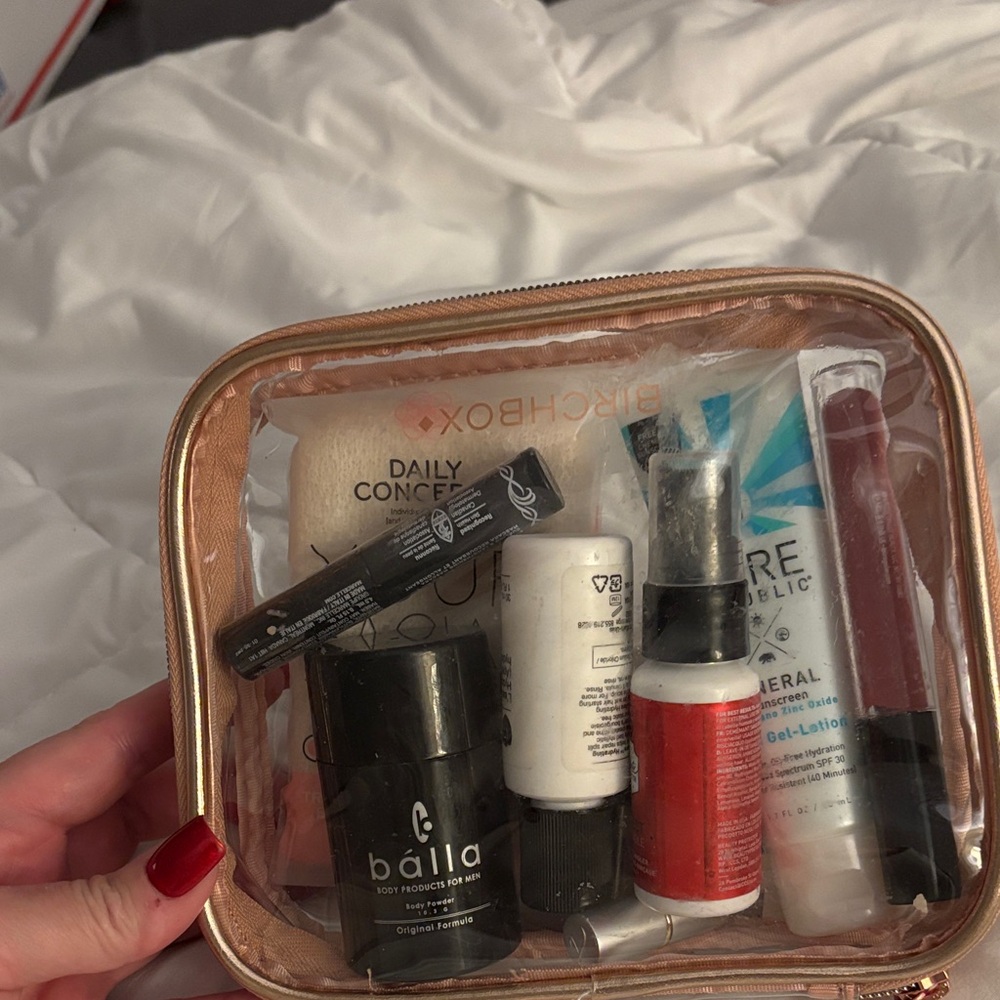 Women skincare/Makeup /bidy Set with Bag